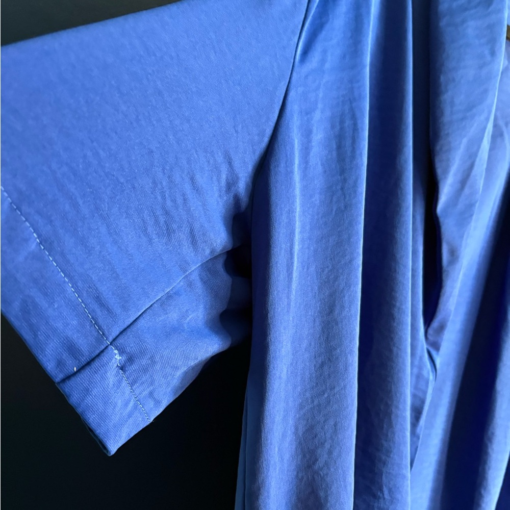 Oversized Boxy Blue Blouse with V-Neck - Picture 6 of 6
